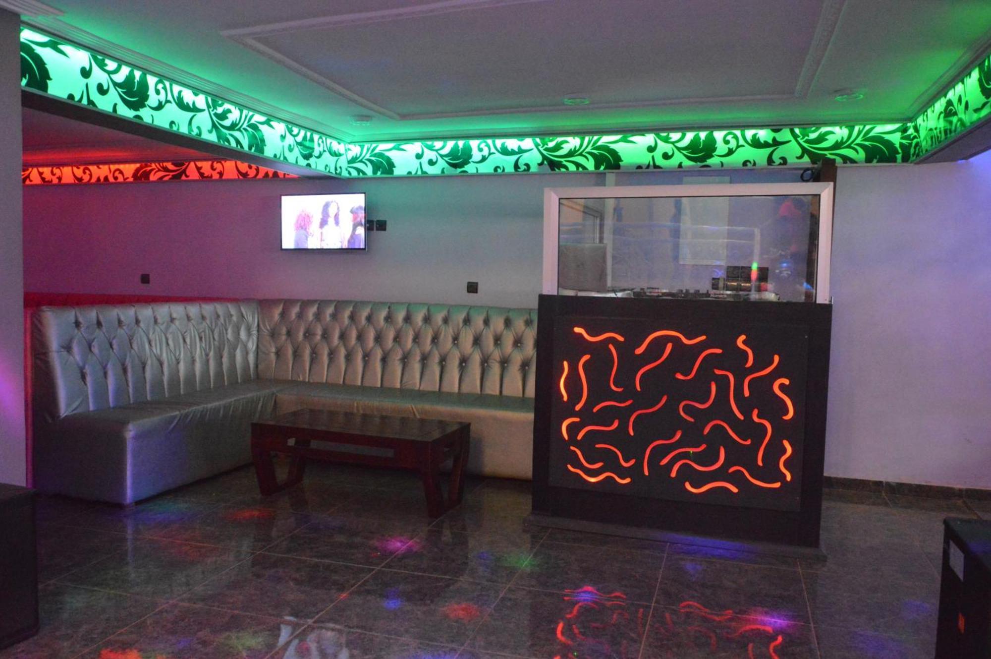 Nikita Hotel Yaoundé Esterno foto