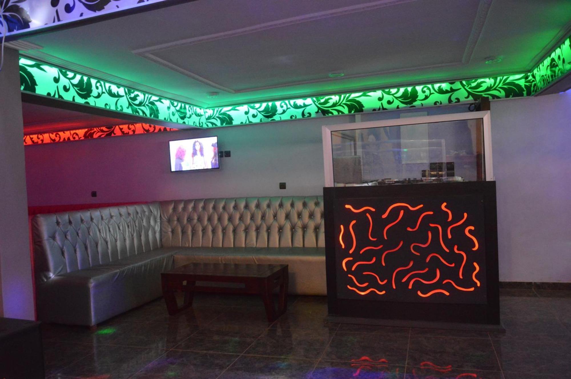 Nikita Hotel Yaoundé Esterno foto