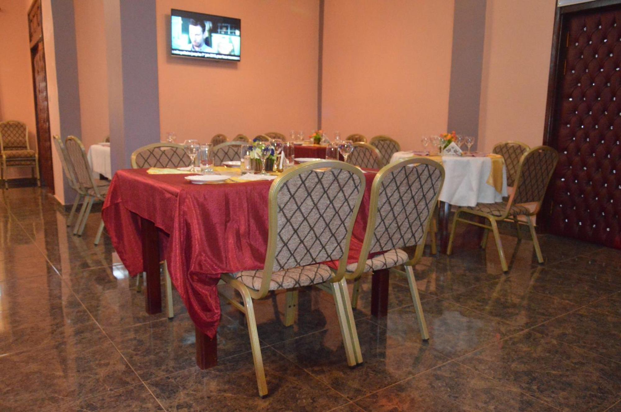Nikita Hotel Yaoundé Esterno foto